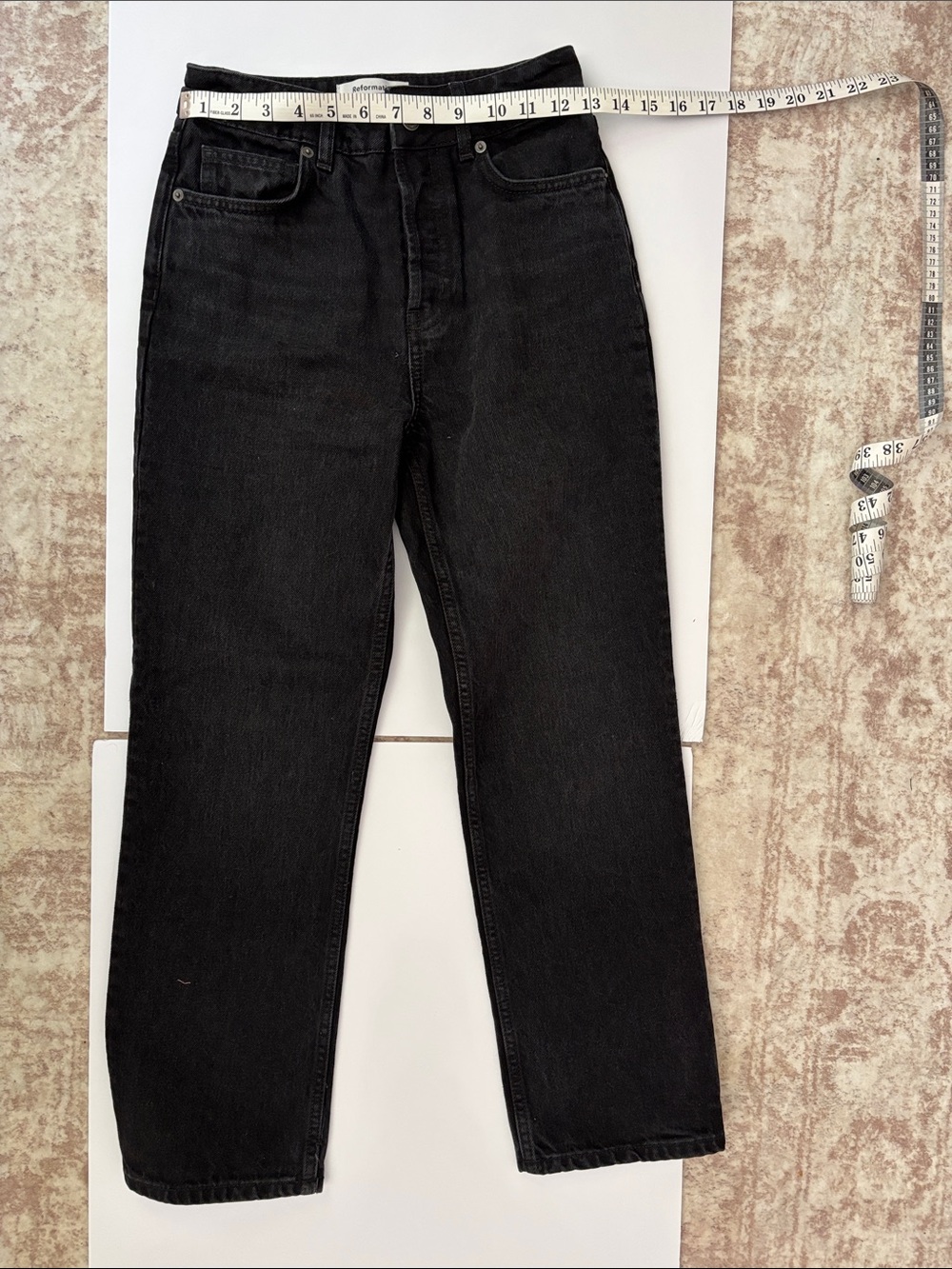 Reformation Cynthia crop/short Black Straight-Leg Jeans